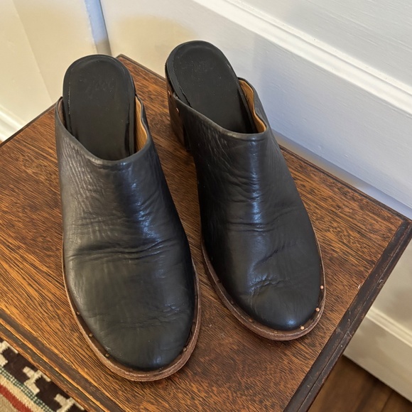beek Shoes - Beek Flickr Mules - Black